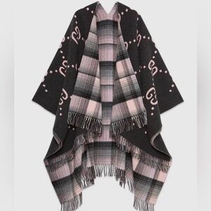 Pink and grey tartan wool cape, reversible with Gucci's GG logo - Good Cond.